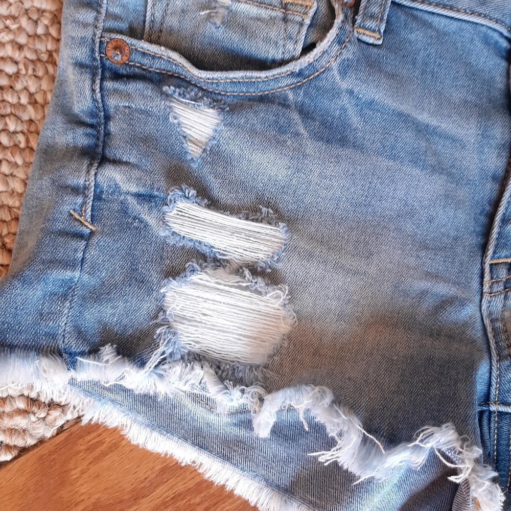 American Eagle Distressed Shortie Shorts size 4 - Picture 6 of 16
